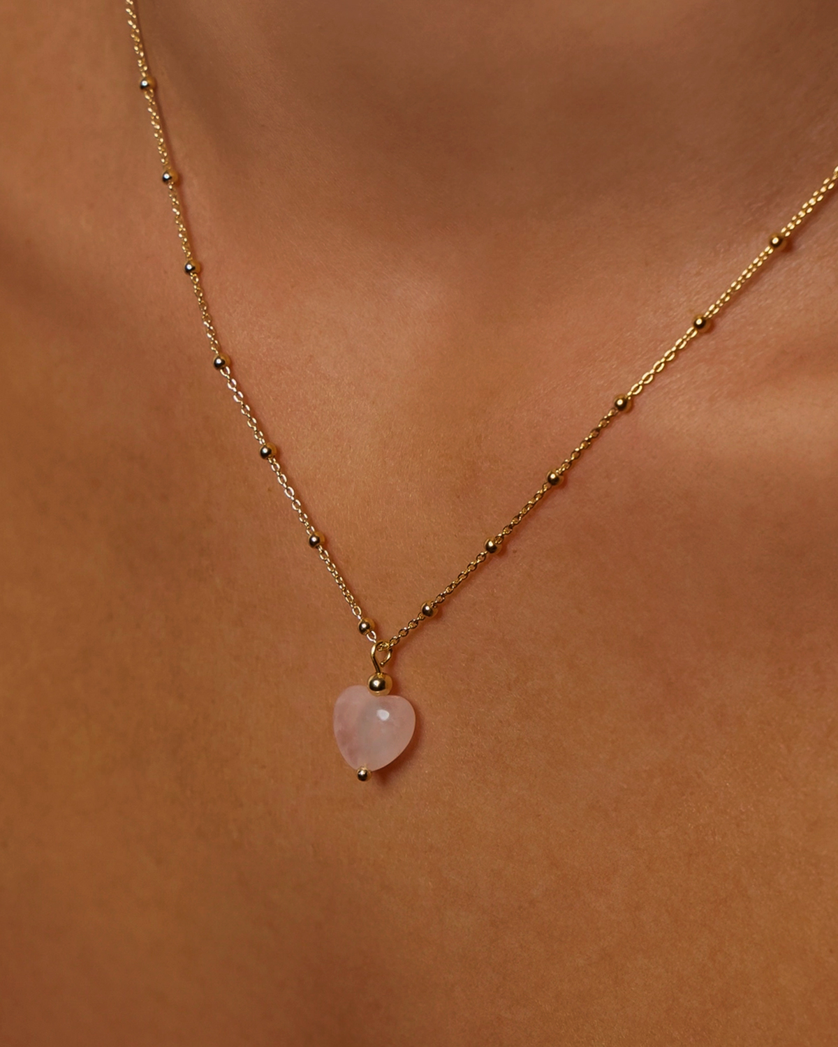 colgante cuarzo rosa corazon para mujer de aurazzure