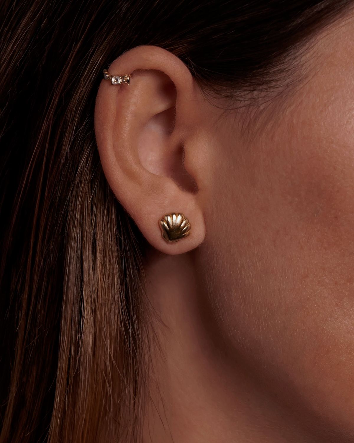 pendientes-concha-dorados-para-mujer-de-aurazzure